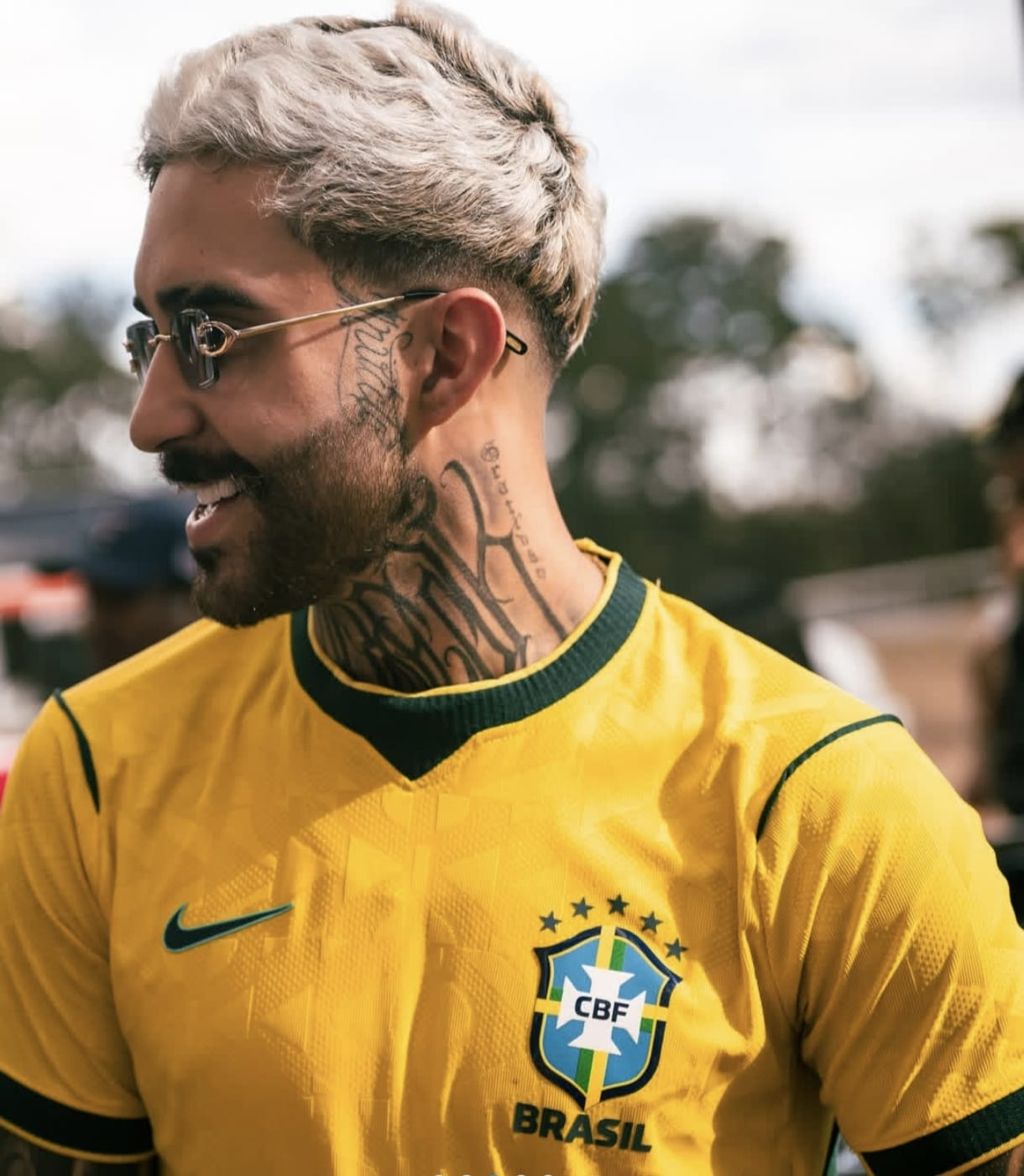 DJ Noobreak com camisa do Brasil — perfil