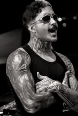 DJ Noobreak — tatuagens em preto e branco